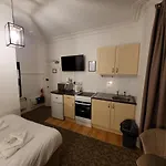 Seaside Ground Floor Flat Wifi & Free Parking *