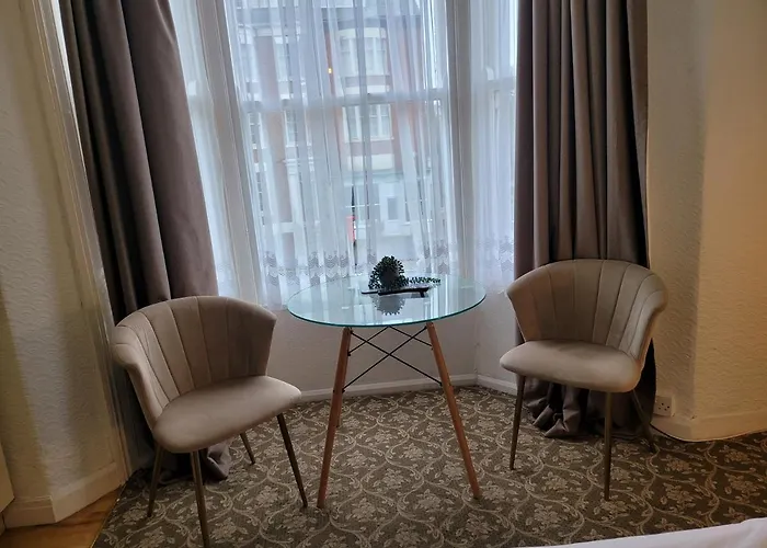 Seaside Ground Floor Flat Wifi & Free Parking Scarborough