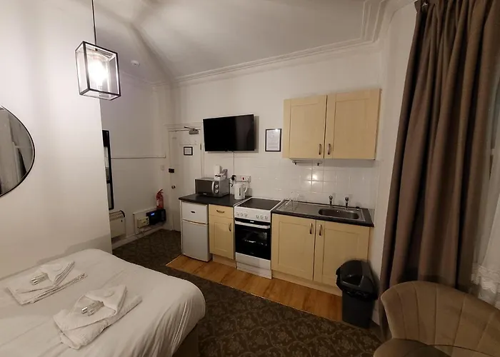 Seaside Ground Floor Flat Wifi & Free Parking *