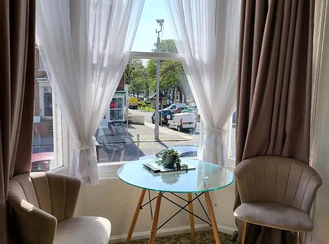 Seaside Ground Floor Flat Wifi & Free Parking Scarborough