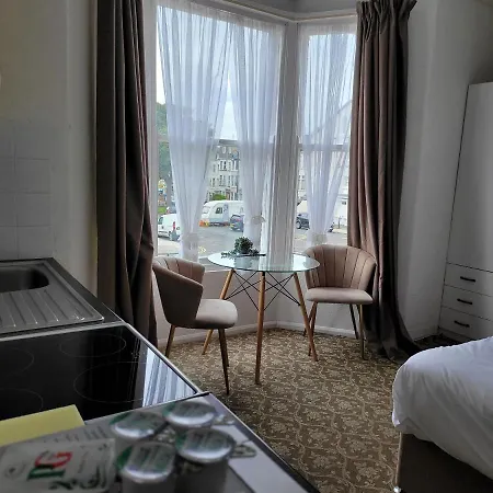 Seaside Ground Floor Flat Wifi & Free Parking Apartment