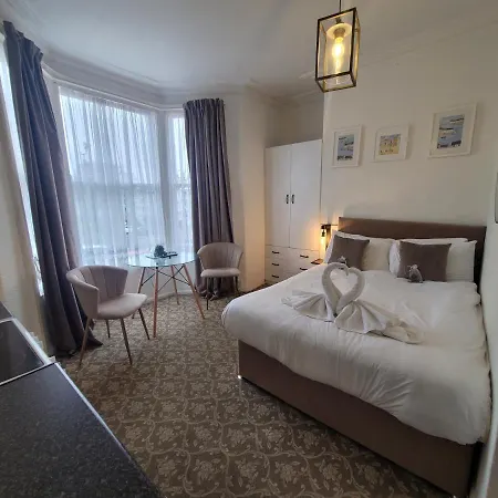 Seaside Ground Floor Flat Wifi & Free Parking شقة سكرابورو